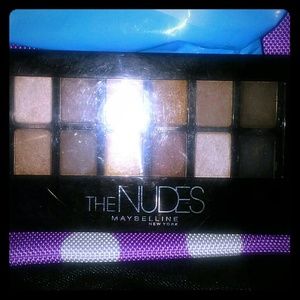 Nude Maybelline eye shadow
